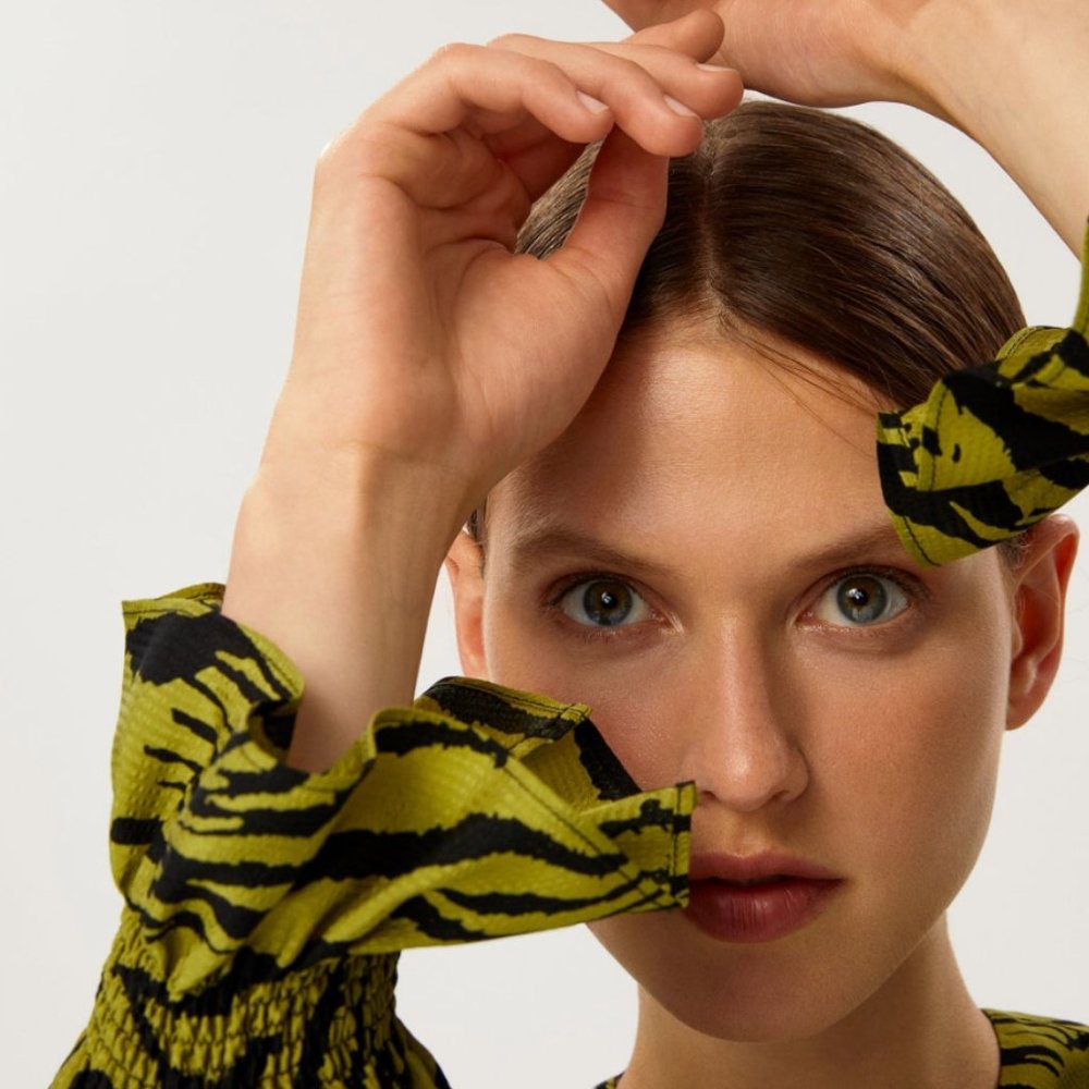 Green Zebra Blouse - Picture 3 of 3